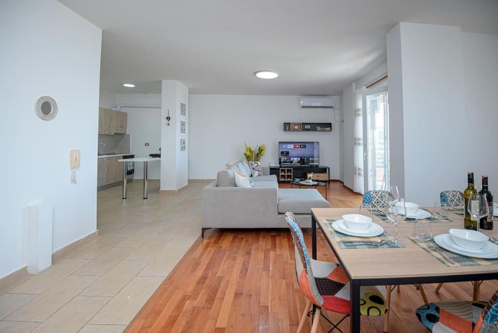 Grand View Apartment Durres Bagian luar foto
