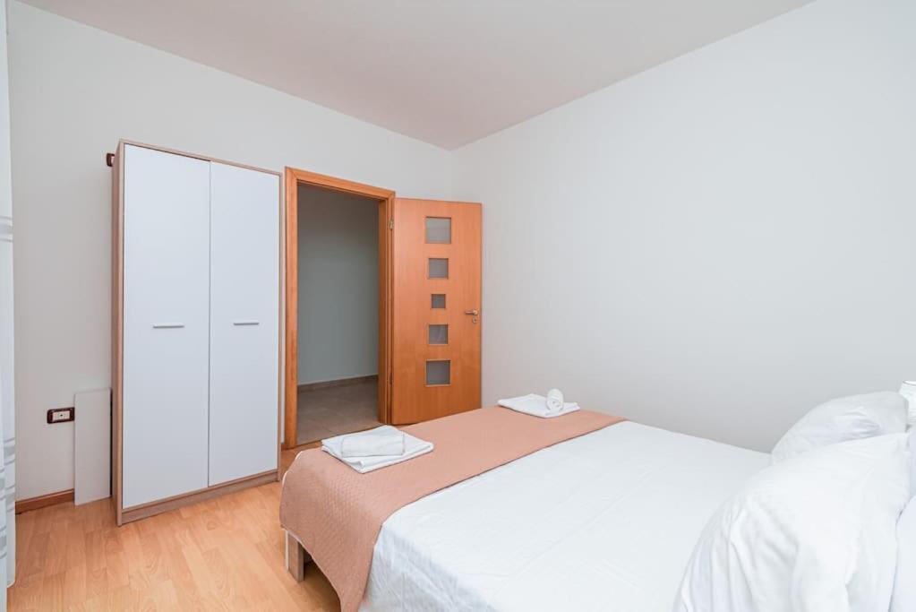 Grand View Apartment Durres Bagian luar foto