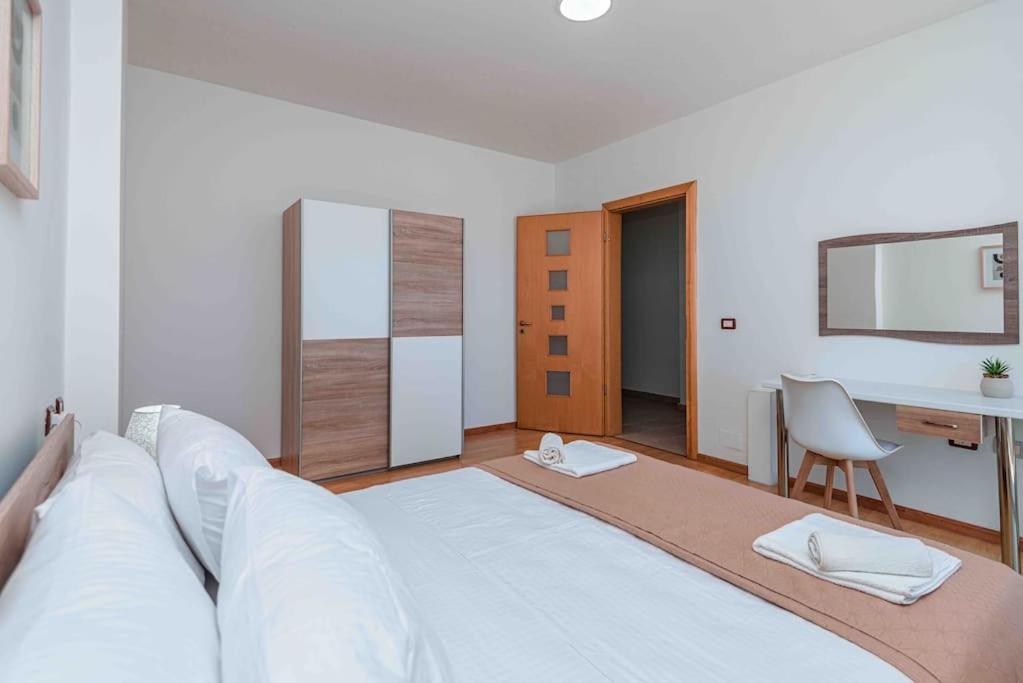 Grand View Apartment Durres Bagian luar foto