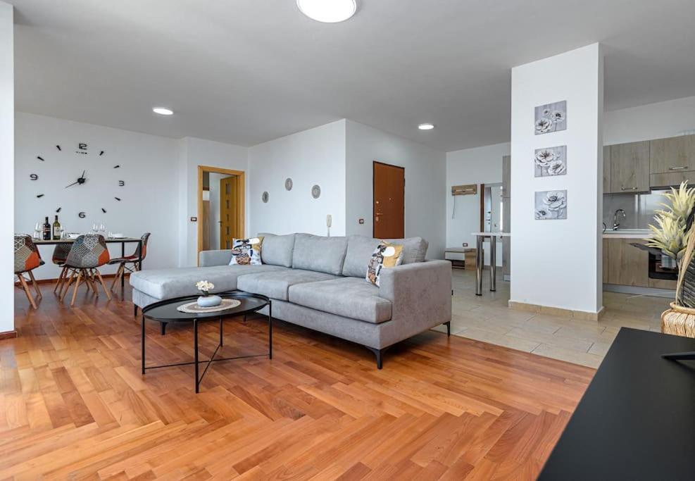 Grand View Apartment Durres Bagian luar foto
